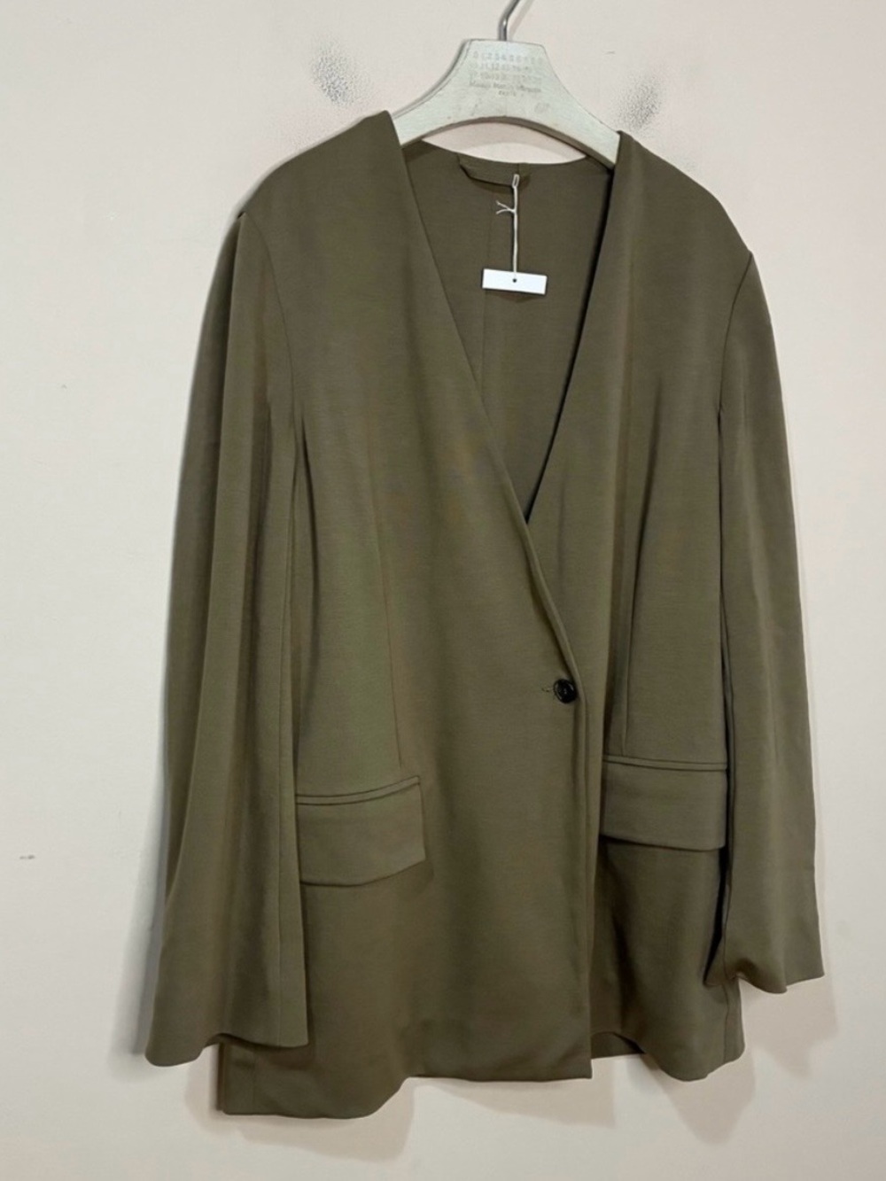 NWT. COS Relaxed-Fit V-Neck Blazer. NEW - Picture 6 of 9